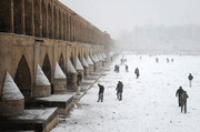 ببینید | بارش زیبای برف زمستانی در اصفهان