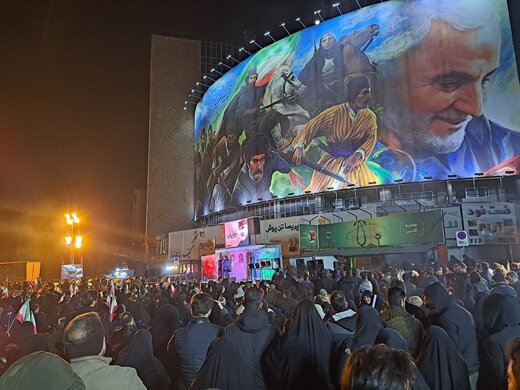 ببینید | هجوم مردم به میدان ولیعصر تهران در ساعت شهادت سردار سلیمانی