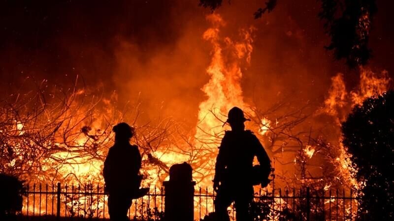 ببینید | آتش سوزی مهیب در کارخانجات صنایع شیمیایی ایلینوی آمریکا