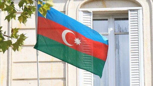 ببینید | توضیحات یکی از نیروهای حفاظت سفارت آذربایجان در حضور فرمانده انتظامی