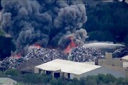 ببینید | آتش سوزی گسترده در مرکز بازیافت مقوا در مکزیک