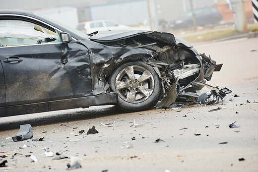 مشاهده تصادف وحشتناک BMW با سرعت 230 کیلومتر;  ماشین له شد و راننده جان سالم به در برد!