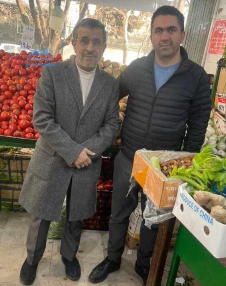 عکس | جدیدترین تصویر از محمود احمدی‌نژاد در یک میوه فروشی