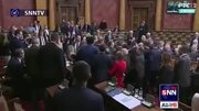ببینید | زد و خورد وحشیانه نمایندگان در مجلس صربستان