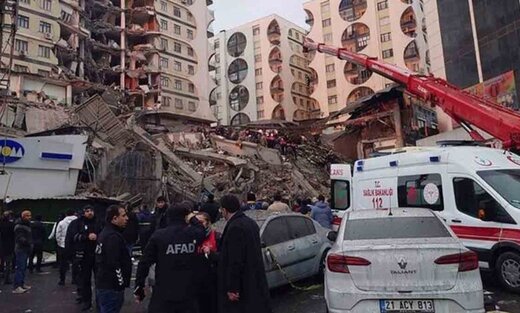 ببینید | لحظه هولناک ریزش ساختمان ۸ طبقه در پی وقوع زلزله ۷/۸ ریشتری در ترکیه