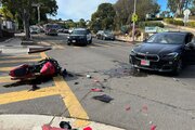 ببینید | اقدام جنون‌آمیز راننده؛ باز کردن در خودرو وسط خیابان و تصادف شدید موتورسوار!