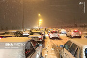 ببینید | مسدودی اتوبان کرج تهران در پی بارش برف