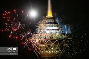 تصاویر | نورافشانی جشن ۲۲ بهمن در برج میلاد