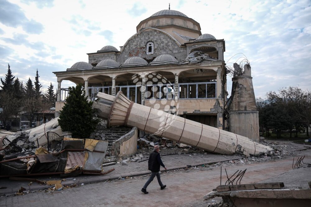 عکس | مسجد آسیب‌دیده در هاتای ترکیه پس از وقوع زمین لرزه ۷/۸ ریشتری در منطقه