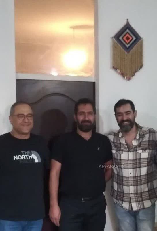 عکس | حضور رامبد جوان و شهاب حسینی در منزل شهید عجمیان برای گرفتن رضایت