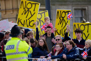ببینید | تظاهرات هزاران نفری علیه تاج‌گذاریِ پادشاه انگلیس