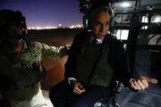 ببینید | وزیر خارجه آمریکا با جلیقه ضد گلوله در محوطه فرودگاه بغداد