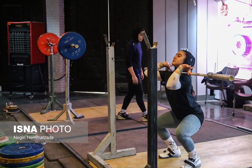 تصاویر | استایل دختران جوان در تمرینات سخت تیم ملی وزنه‌برداری بانوان
