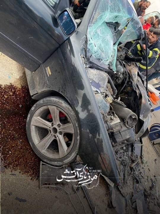 تصاویری از خودرویی که هدف پهپادهای دشمن صهیونیستی در بنت جبیل قرار گرفت