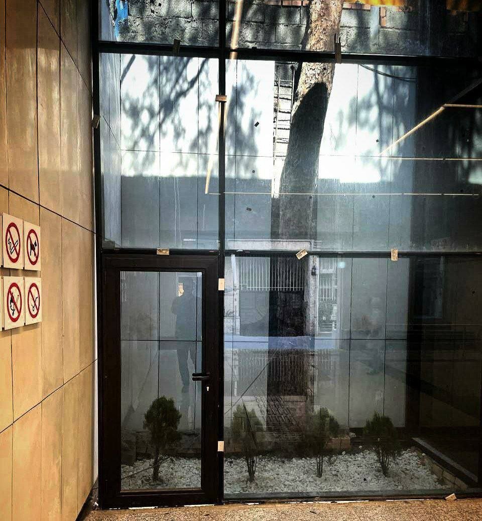 عکس | ابتکار جالب برای حفظ یک درخت در ایستگاه مترو در تهران