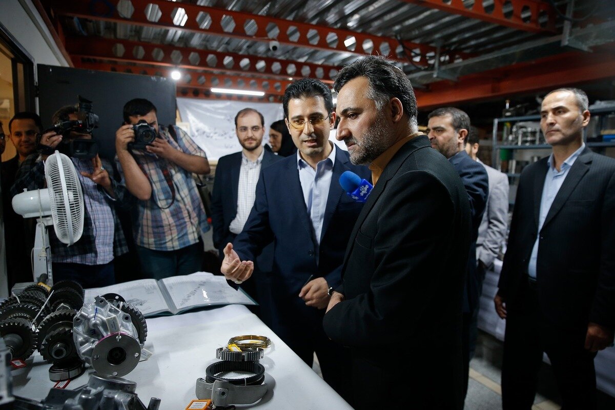ببینید | رونمایی ایران از نخستین نمونه موتور بنزینی 6 سیلندر